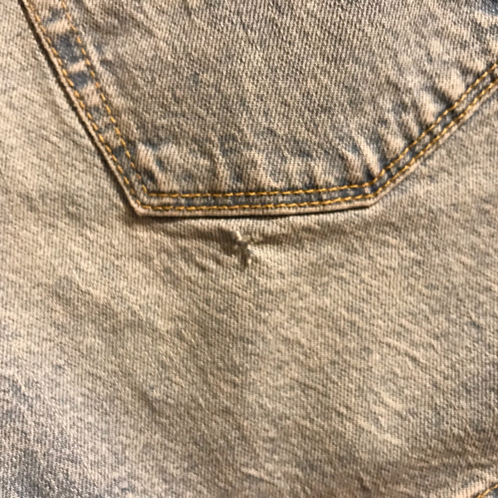 NWT Isabel Light Wash Midi Maternity Shorts - Picture 8 of 9